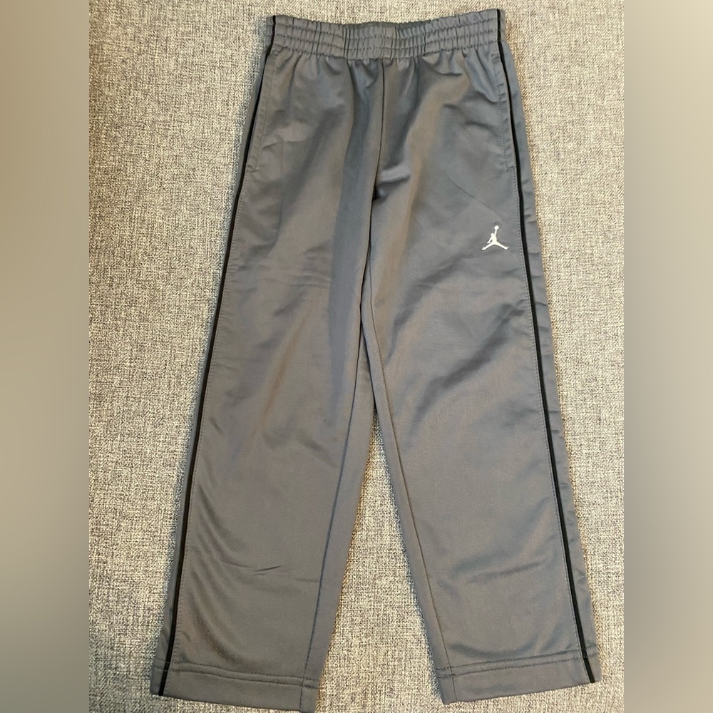 Kids Gray Jordan Jump man Joggers size 4T great condition